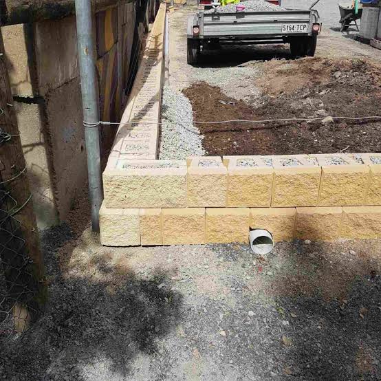 How to Build a Retaining Wall Step by Step